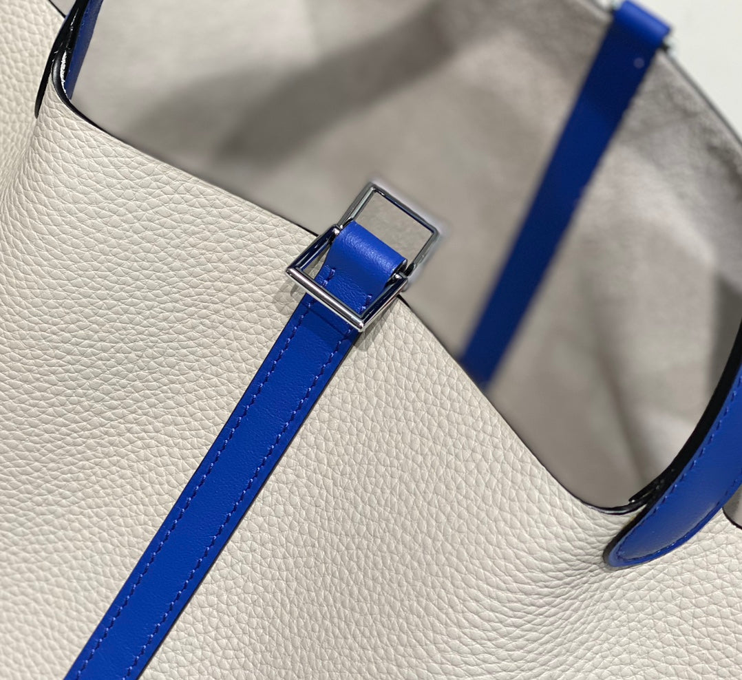 HM PICOTIN LOCK 22 WHITE AND COBALT TOGO LEATHER
