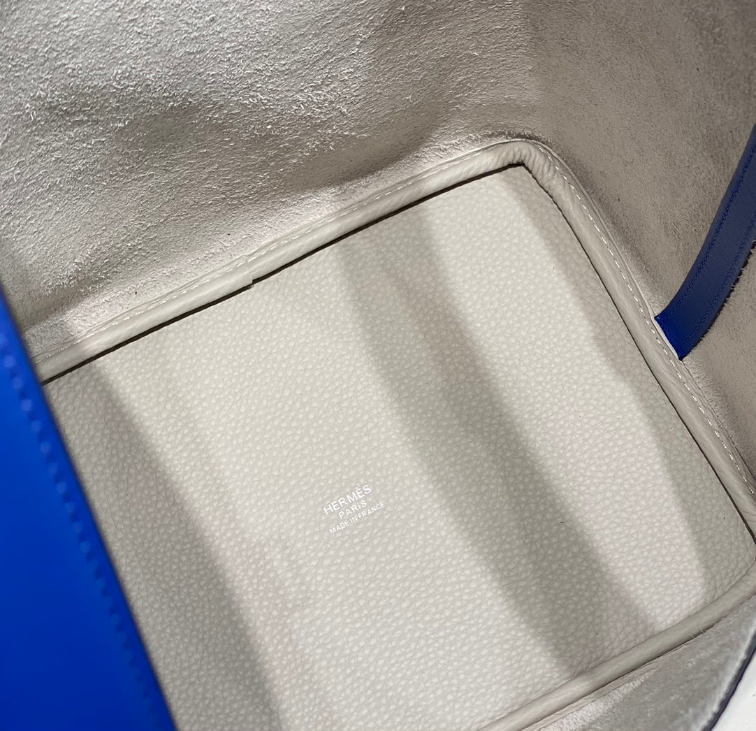 HM PICOTIN LOCK 22 WHITE AND COBALT TOGO LEATHER