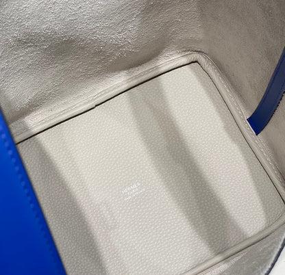 HM PICOTIN LOCK 22 WHITE AND COBALT TOGO LEATHER