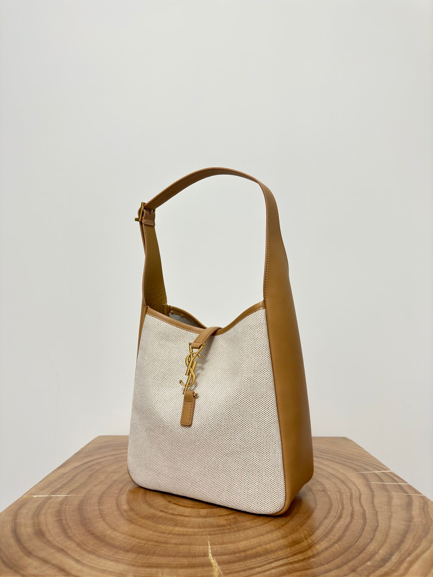 le 5a7 small 23 cream canvas brown calfskin