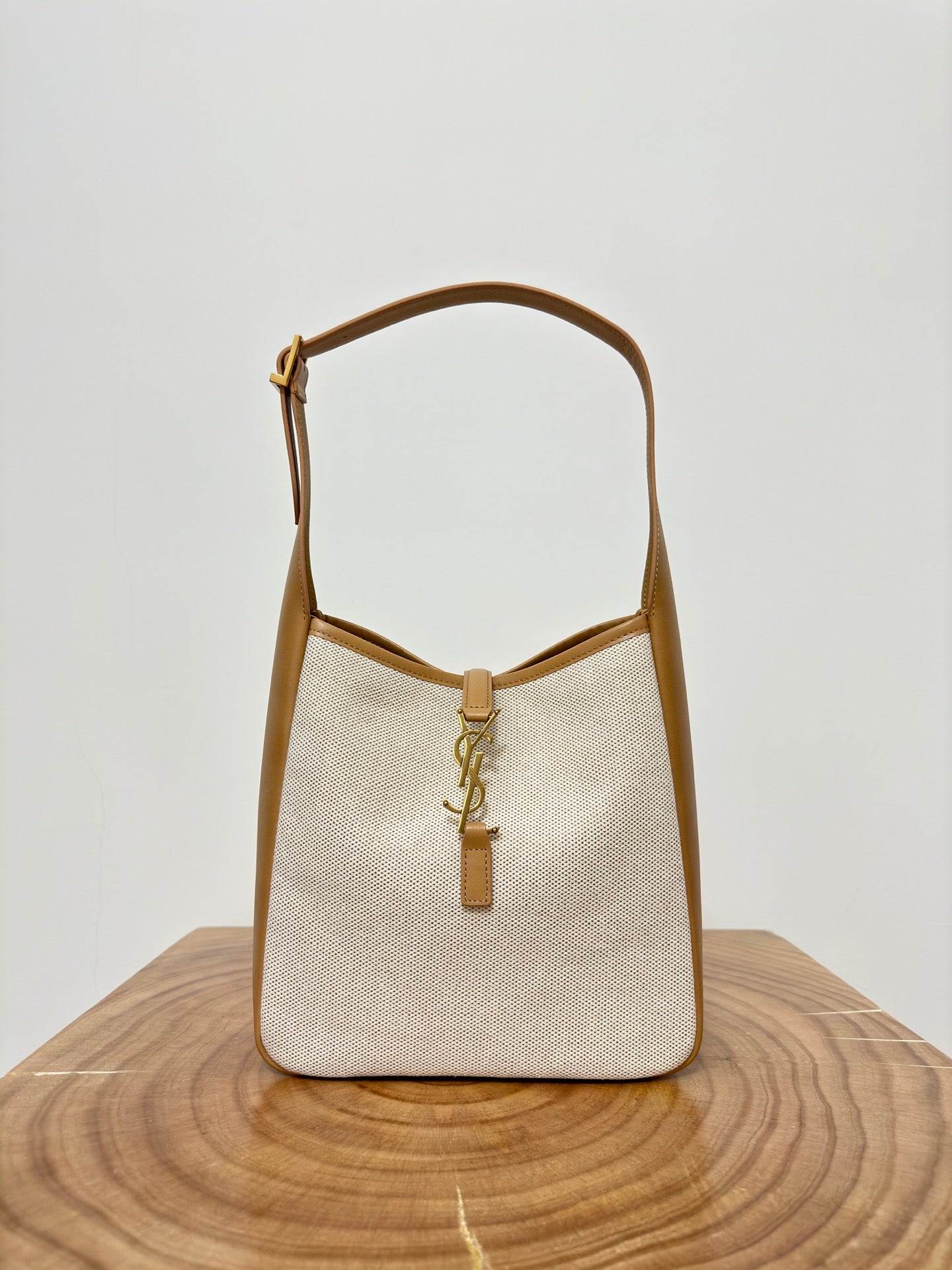 le 5a7 small 23 cream canvas brown calfskin