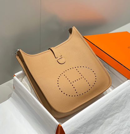 Evelyne 29cm Tabac Camel Togo Silver Hardware