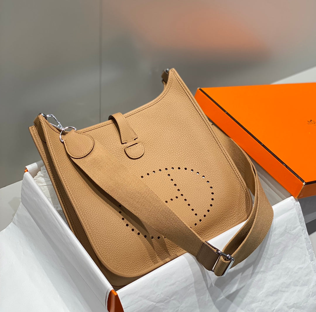 Evelyne 29cm Tabac Camel Togo Silver Hardware