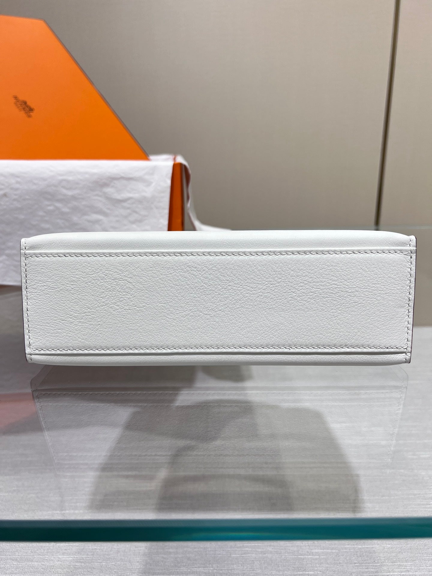 HM KELLY POCHETTE 22CM WHITE SWIFT GOLD HARDWARE