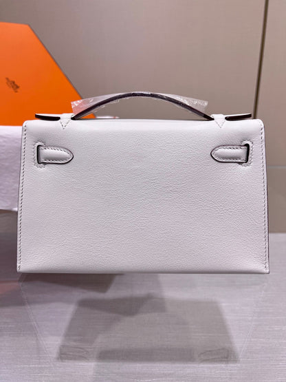 HM KELLY POCHETTE 22CM WHITE SWIFT GOLD HARDWARE