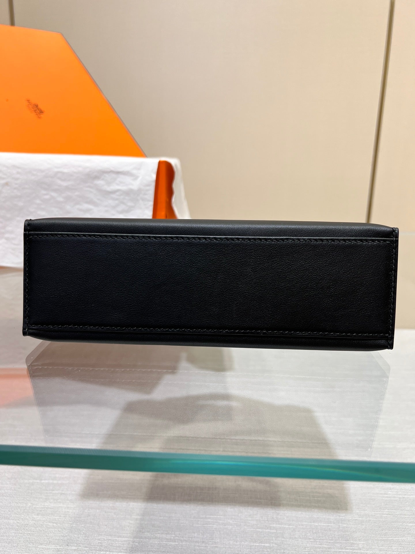 HM KELLY POCHETTE 22CM BLACK SWIFT GOLD HARDWARE