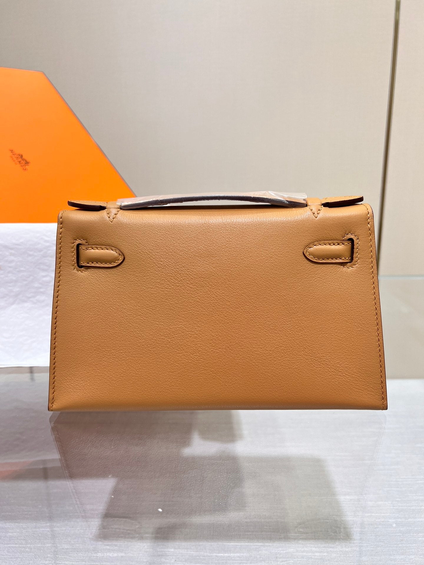 HM KELLY POCHETTE 22CM BROWN SWIFT GOLD HARDWARE