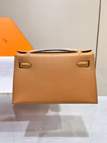 HM KELLY POCHETTE 22CM BROWN SWIFT GOLD HARDWARE