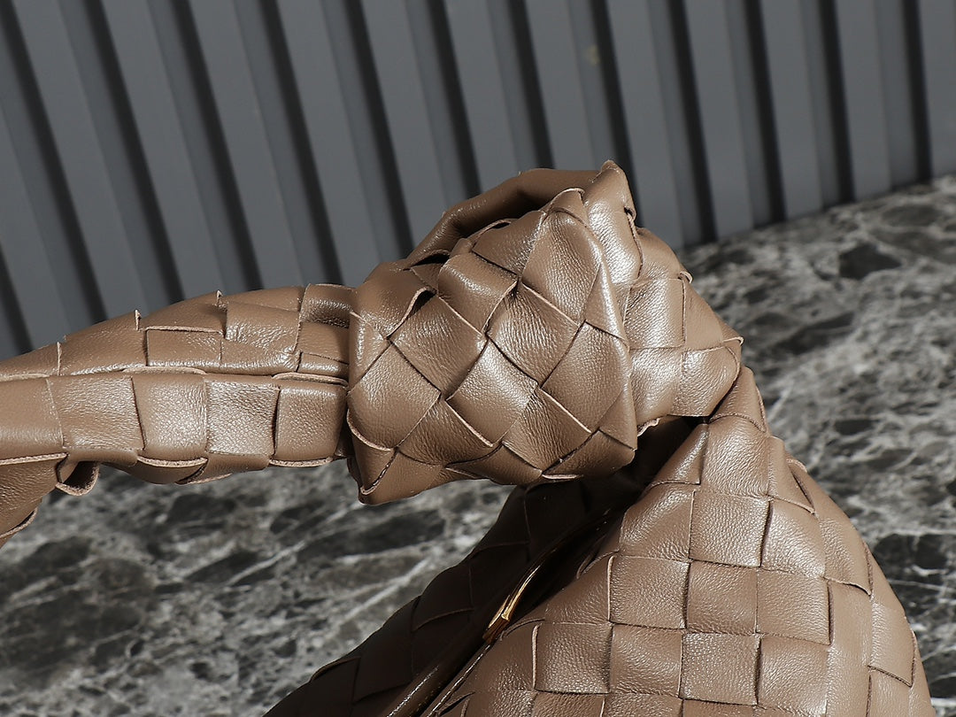 bv teen jodie 36cm chocolate lambskin