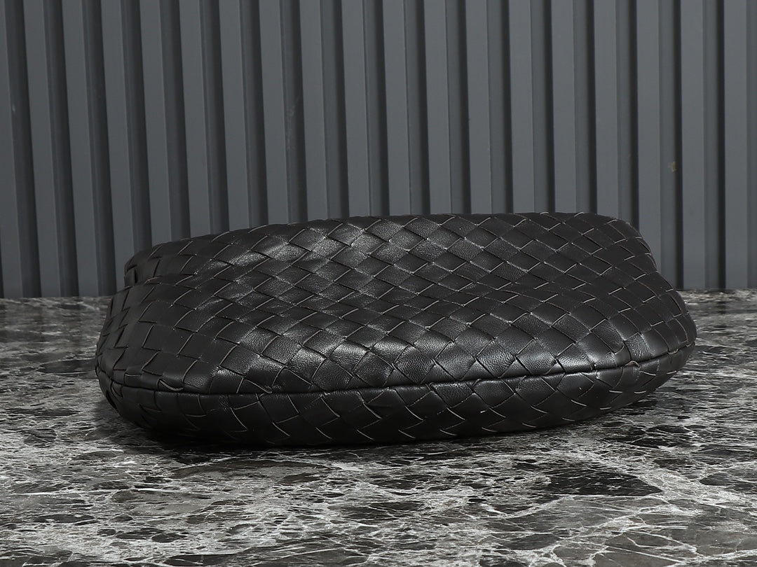 bv teen jodie 36cm black lambskin