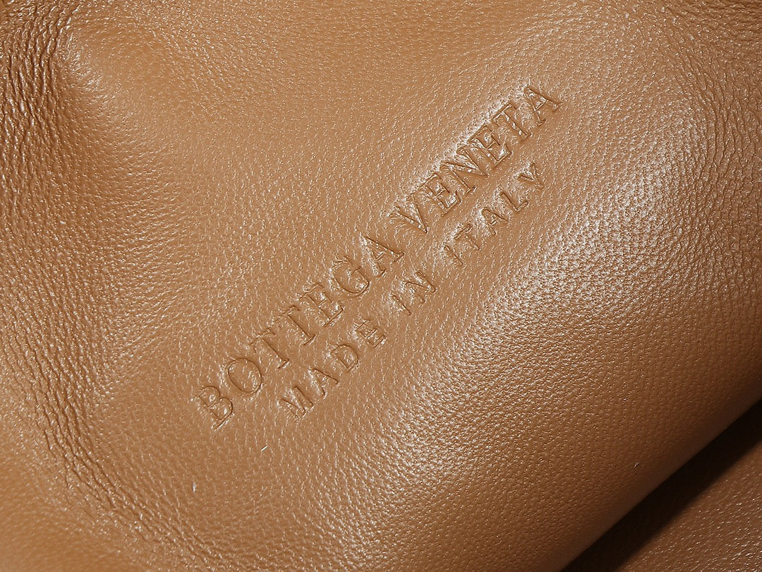 bv teen jodie 36cm brown lambskin