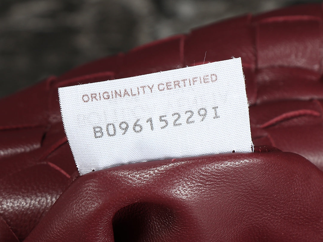 bv teen jodie 36cm burgundy lambskin