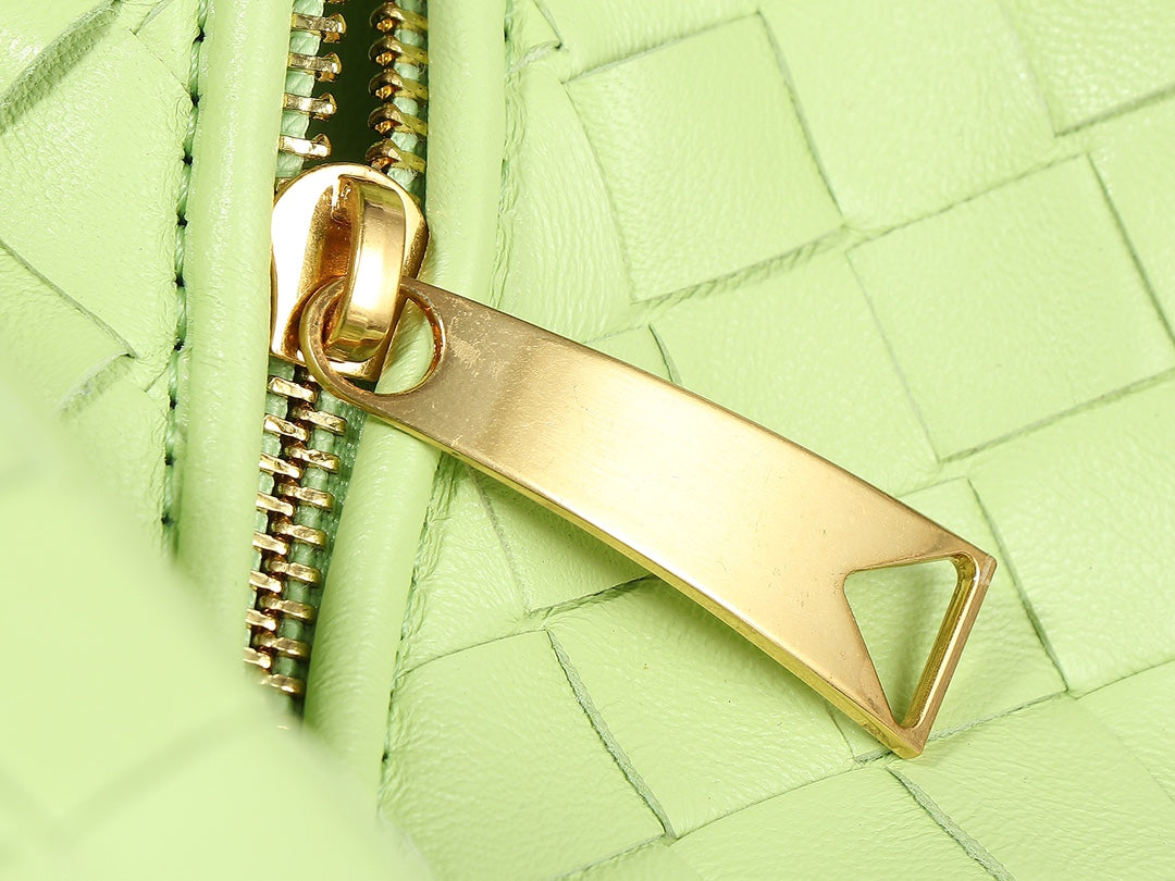 bv teen jodie 36cm light green lambskin