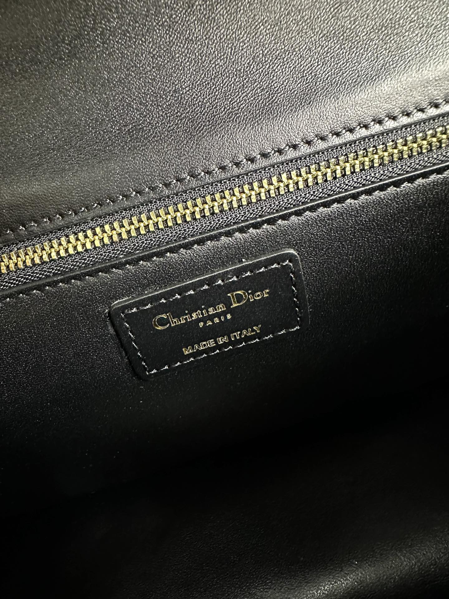 MONTAIGNE 25 BAG IN BLACK CALFSKIN