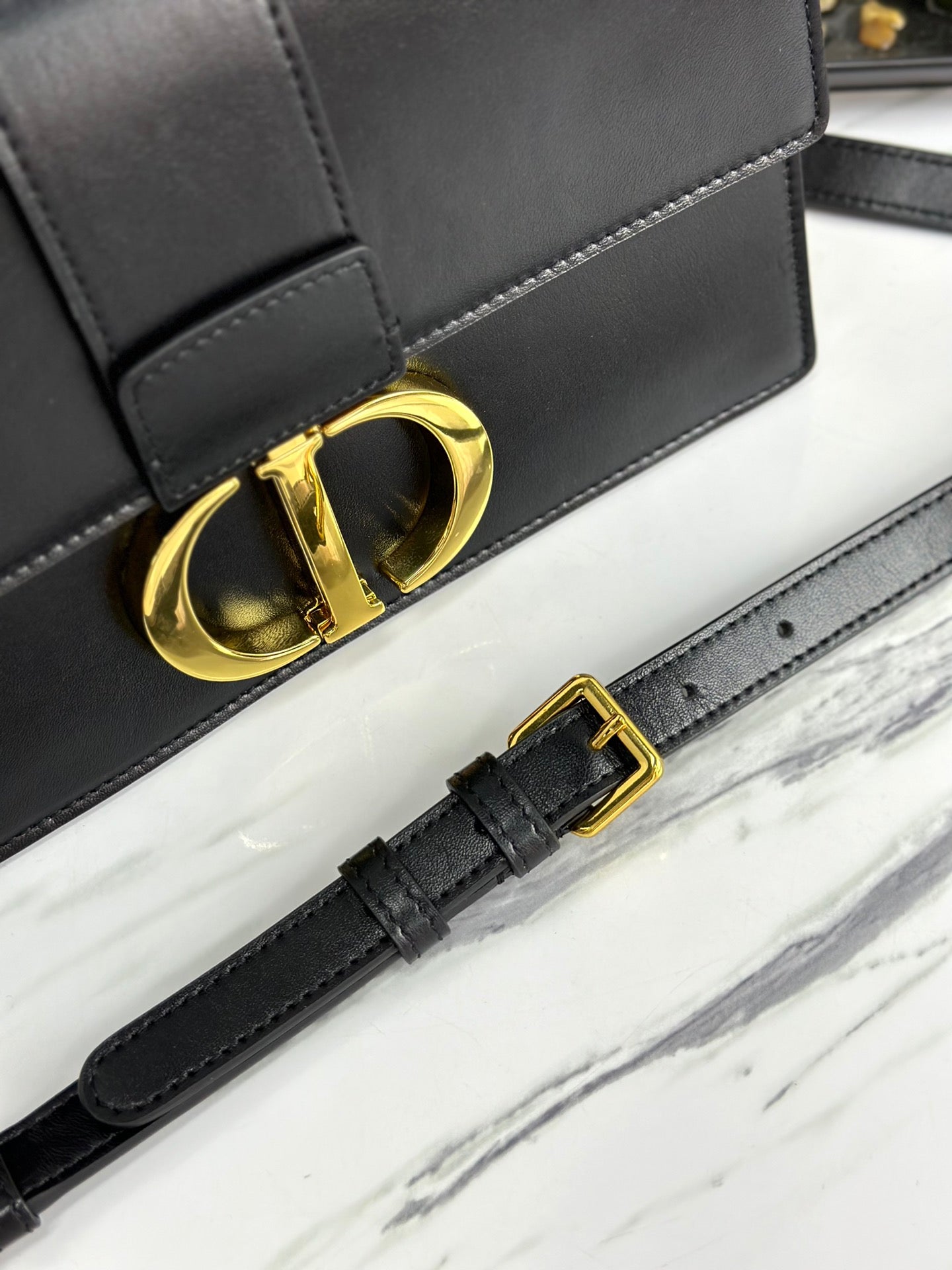 MONTAIGNE 25 BAG IN BLACK CALFSKIN