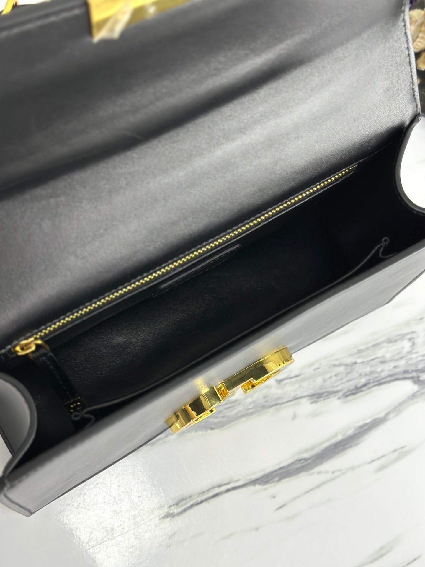 MONTAIGNE 25 BAG IN BLACK CALFSKIN