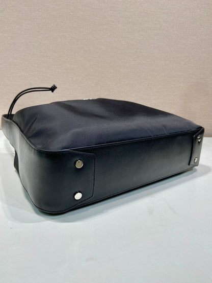 LARGE DRAWSTRING BAG 37 IN BLACK RE-NYLON