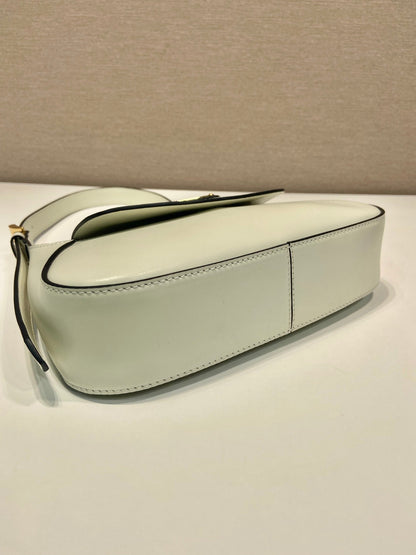 FLAP BAG 25 IN WHITE SMOOTH CALFSKIN TRIANGLE LOGO