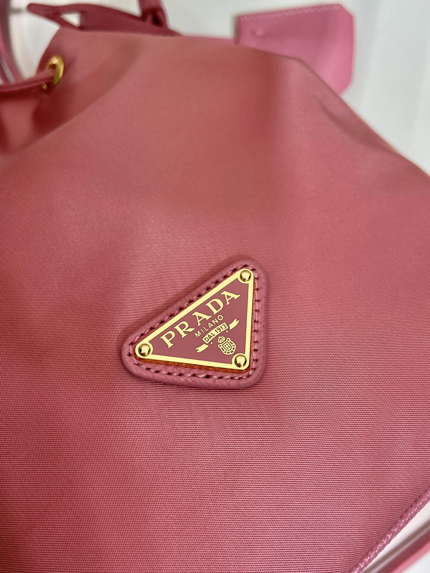 BUCKET BAG 19 IN CANDY PINK RE-NYLON AND SAFFIANO LEATHER HANDLE