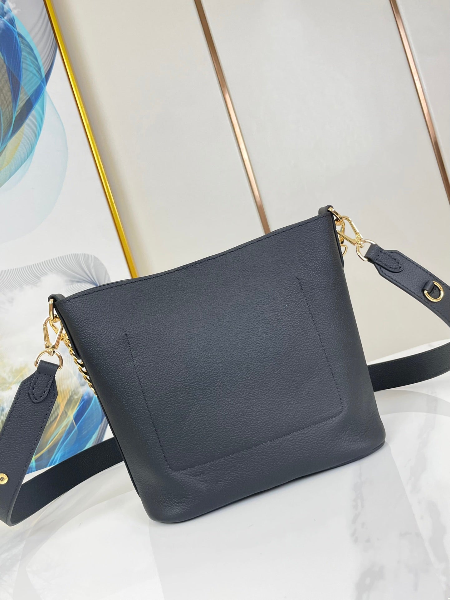 LOCK AND WALK 20 IN BLACK GRAINED CALFSKIN GOLD HARDWARE