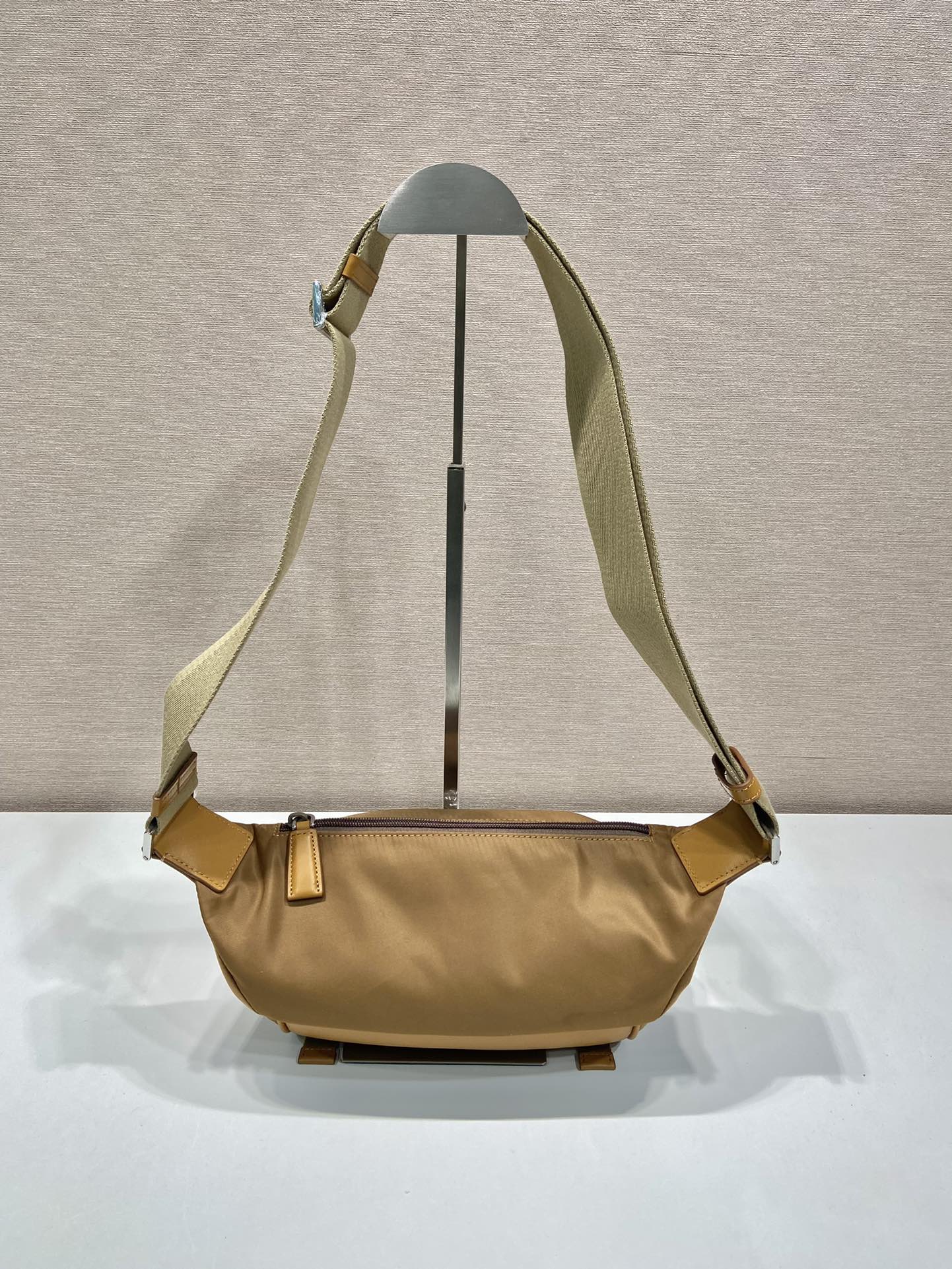 MESSENGER BAG 20 IN CIDER BROWN RE-NYLON AND CALFSKIN TRIM