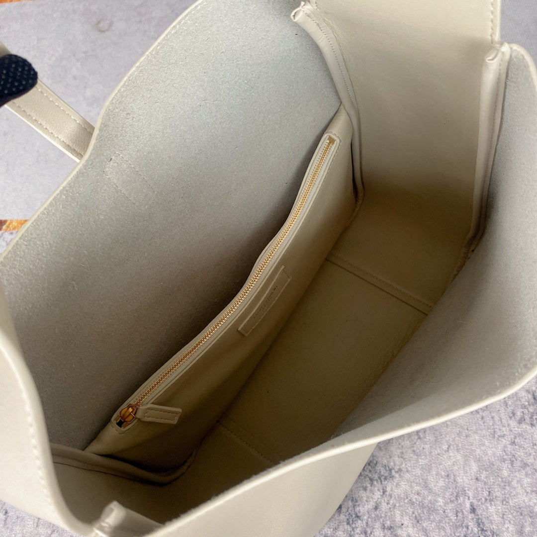 le 5a7 large 30cm white calfskin