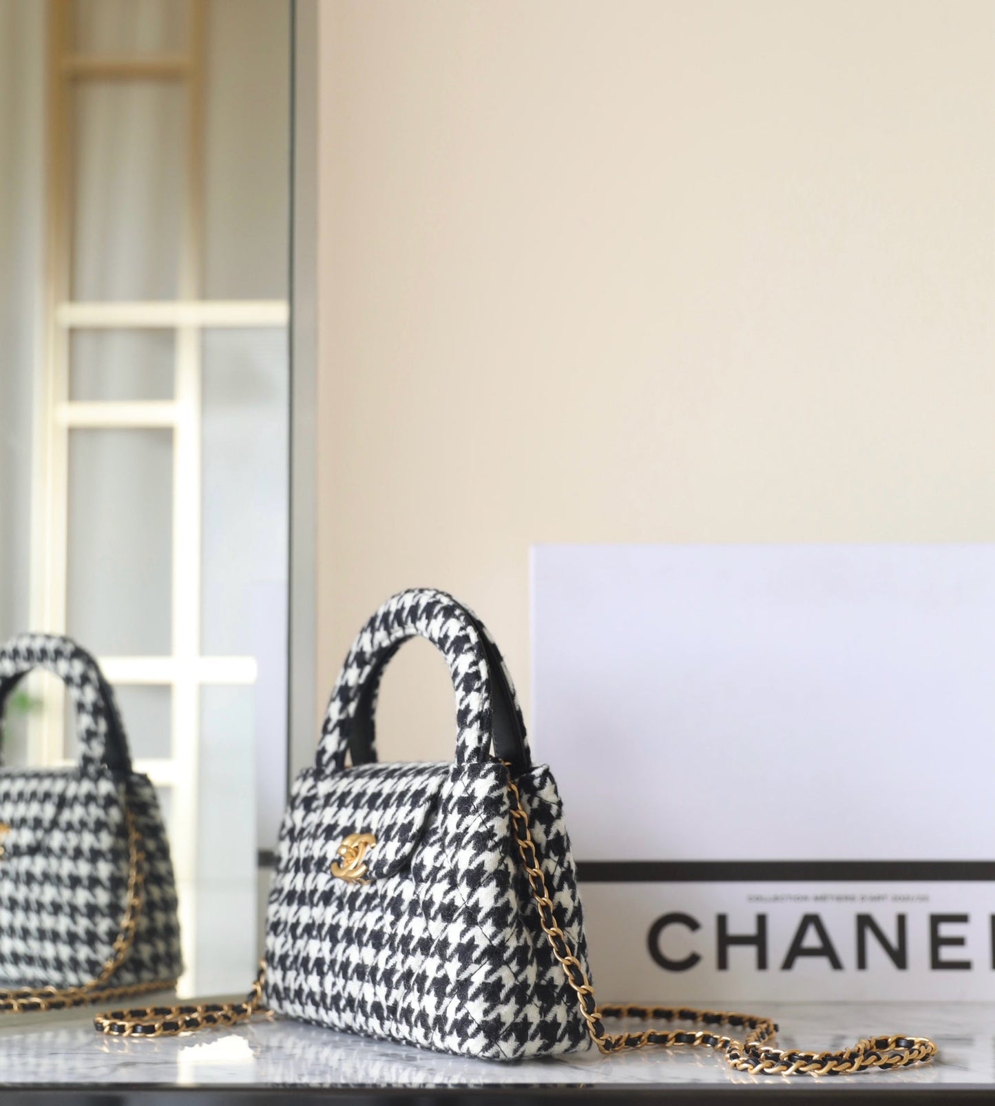 cc 24a nano 19cm kelly shopper bag black white tweed