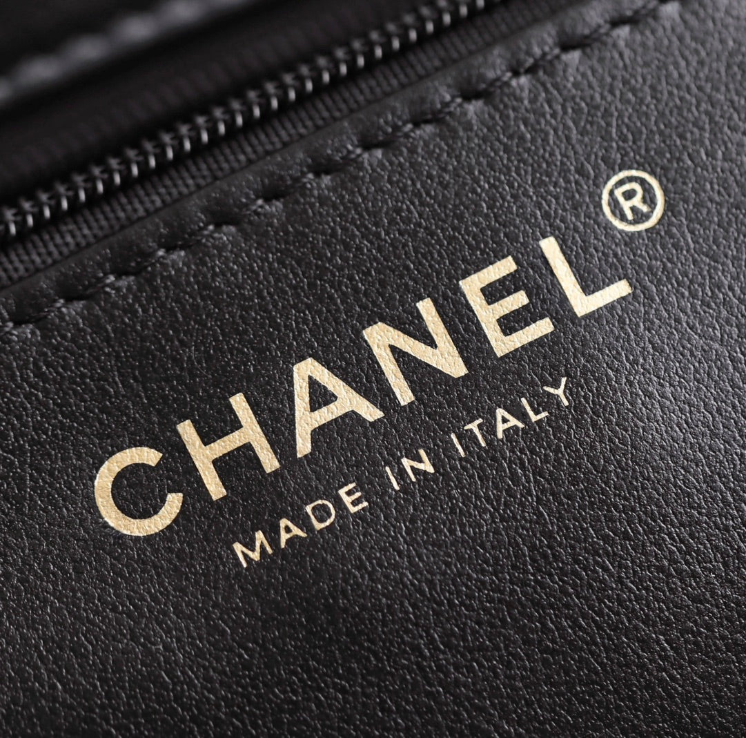 cc 24a nano 19cm kelly shopper bag black white tweed