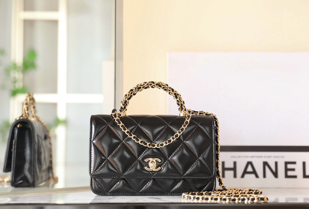 24b woc 19cm black lambskin gold hardware