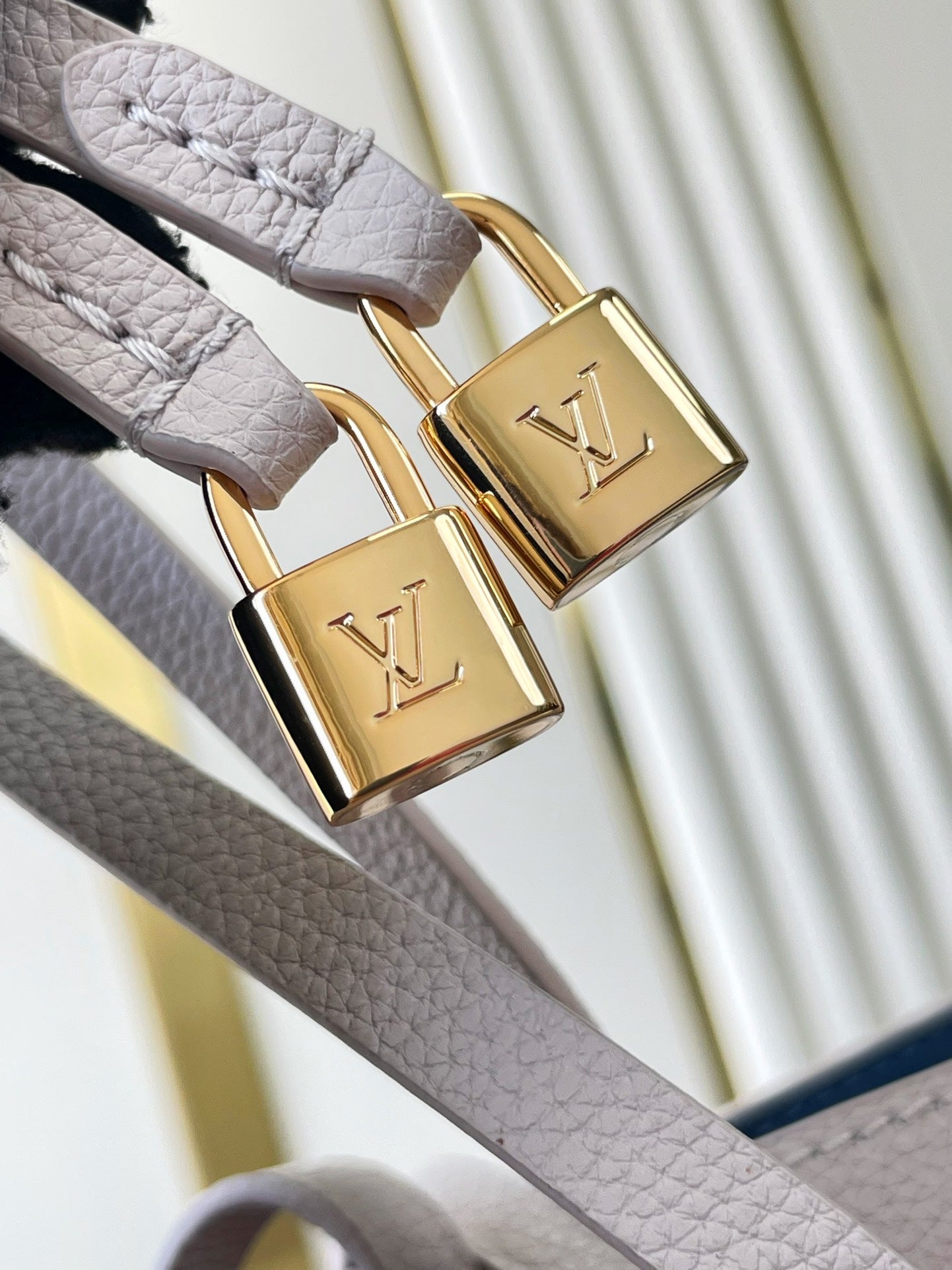 FLORE 28 IN WHITE PERFORATED CALFSKIN