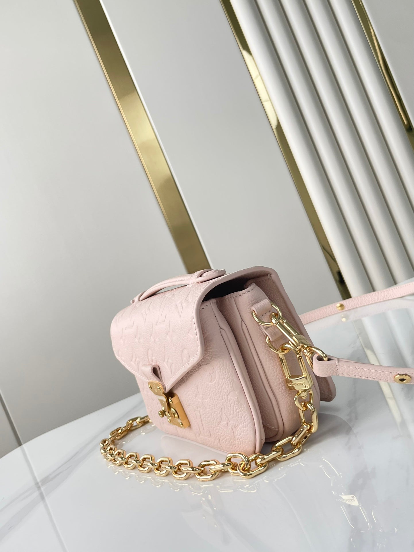 POCHETTE M¨¦TIS EAST WEST 21 IN PINK OPALE MONOGRAM ECLIPSE CANVAS GOLD BUCKLE
