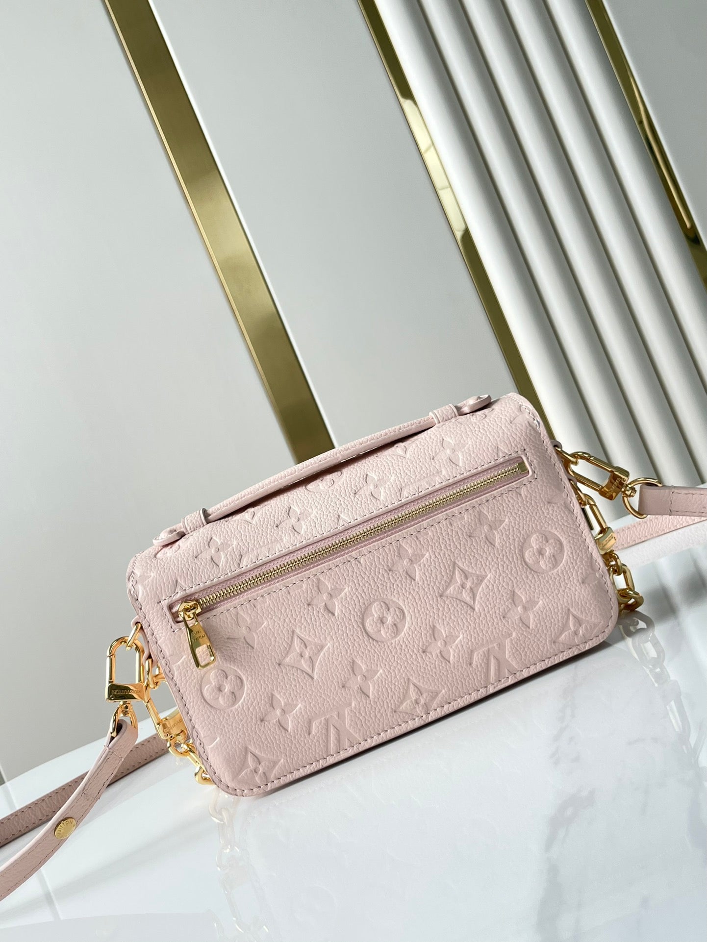 POCHETTE M¨¦TIS EAST WEST 21 IN PINK OPALE MONOGRAM ECLIPSE CANVAS GOLD BUCKLE