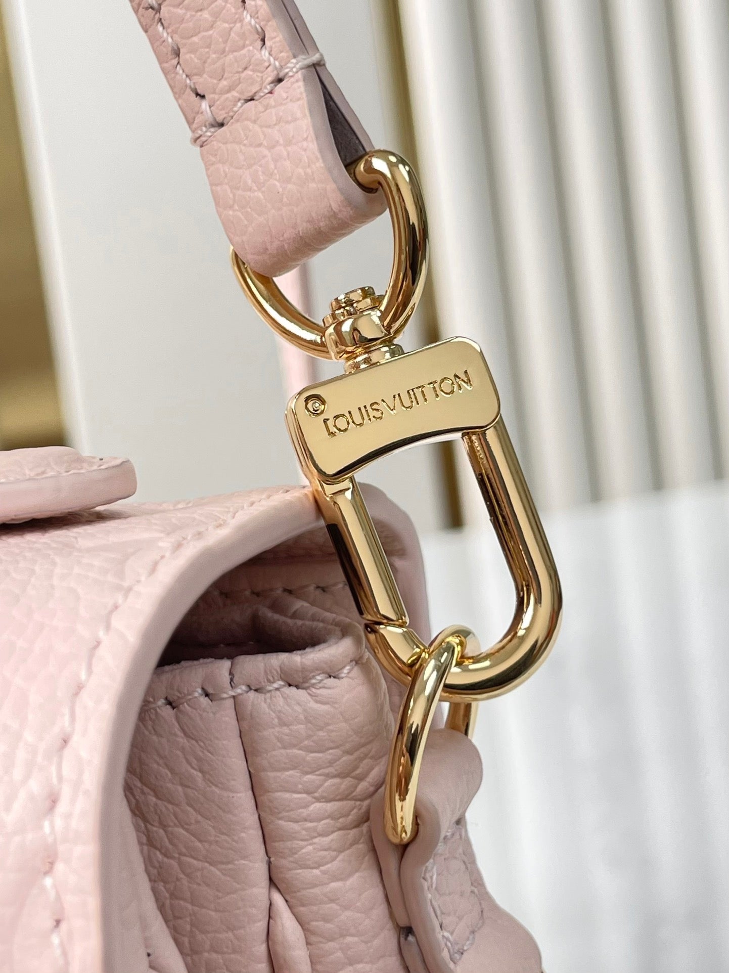 POCHETTE M¨¦TIS EAST WEST 21 IN PINK OPALE MONOGRAM ECLIPSE CANVAS GOLD BUCKLE