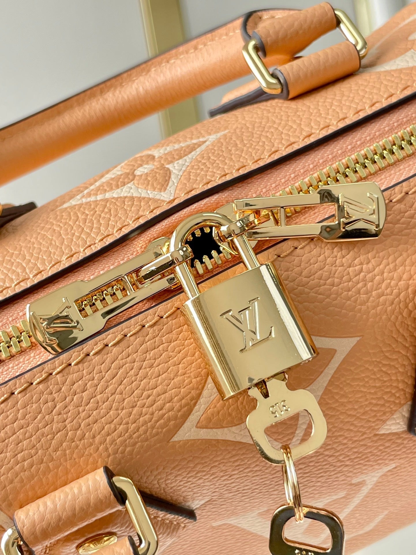 SPEEDY BANDOULI¨¨RE 20 IN ARIZONA CREAM MONOGRAM EMPREINTE LEATHER