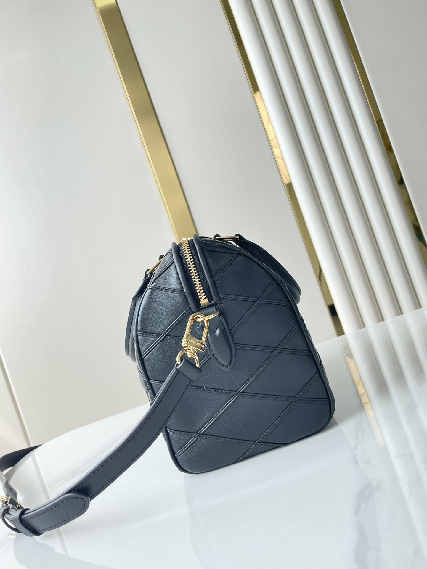 SPEEDY BANDOULI¨¨RE 25 WITH CRISS CROSS PATTERN IN BLACK LAMBSKIN
