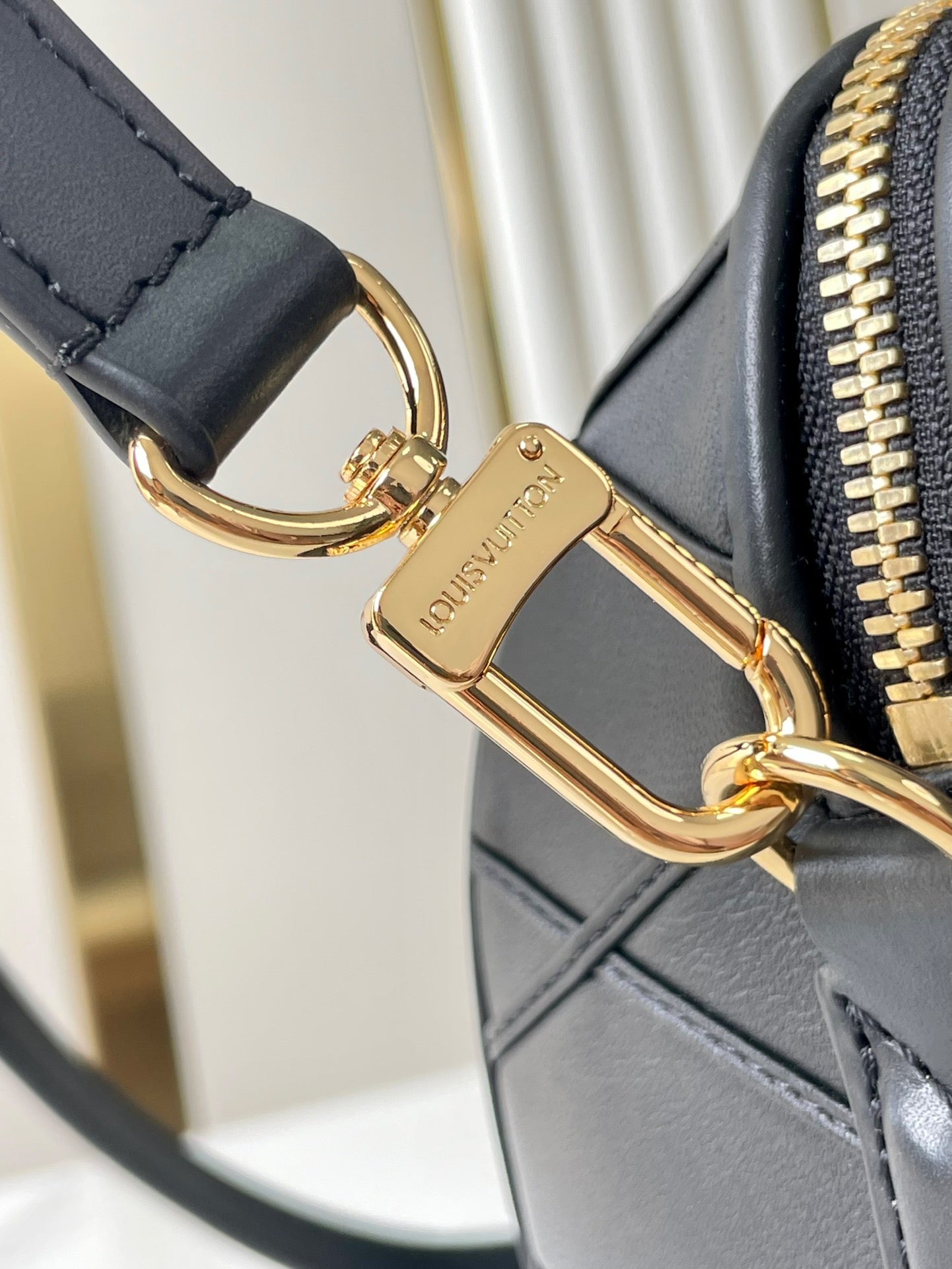 SPEEDY BANDOULI¨¨RE 25 WITH CRISS CROSS PATTERN IN BLACK LAMBSKIN