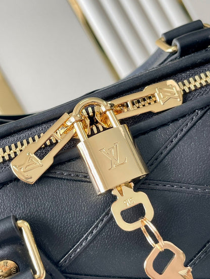 SPEEDY BANDOULI¨¨RE 25 WITH CRISS CROSS PATTERN IN BLACK LAMBSKIN