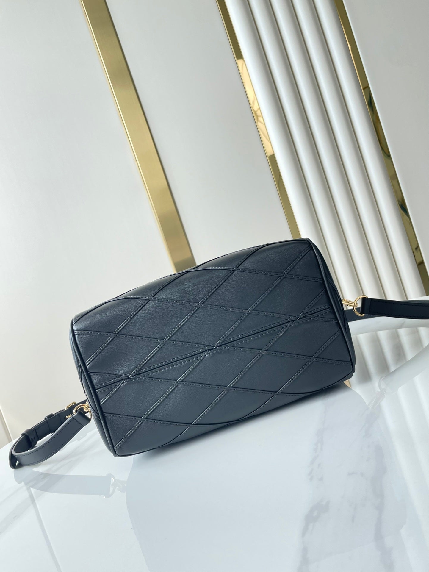 SPEEDY BANDOULI¨¨RE 25 WITH CRISS CROSS PATTERN IN BLACK LAMBSKIN