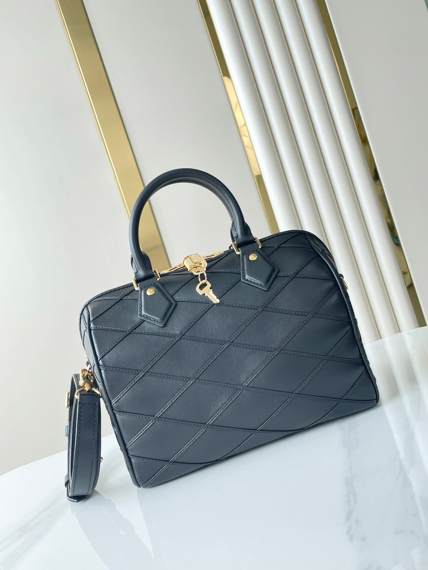 SPEEDY BANDOULI¨¨RE 25 WITH CRISS CROSS PATTERN IN BLACK LAMBSKIN