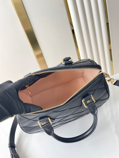 SPEEDY BANDOULI¨¨RE 25 WITH CRISS CROSS PATTERN IN BLACK LAMBSKIN