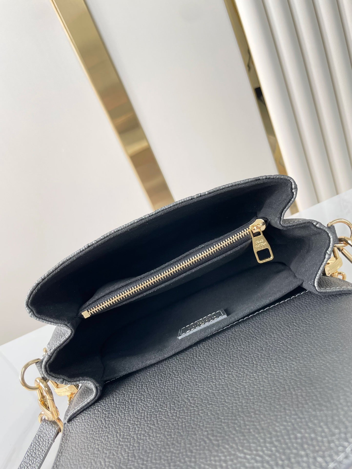 POCHETTE M¨¦TIS EAST WEST 21 IN GUN METAL EMBOSSED CALFSKIN GOLD HARDWARE