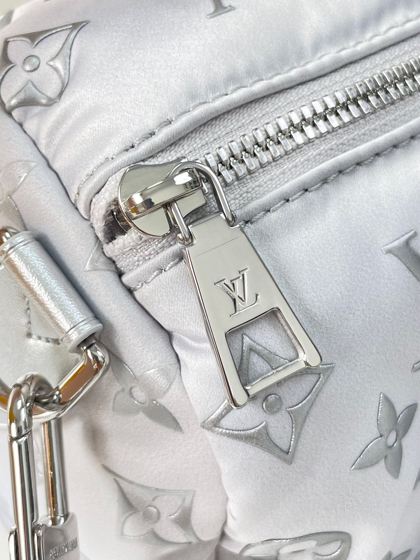 SPEEDY BANDOULI¨¨RE 25 IN GRADIENT SILVER MONOGRAM NYLON SILVER HARDWARE