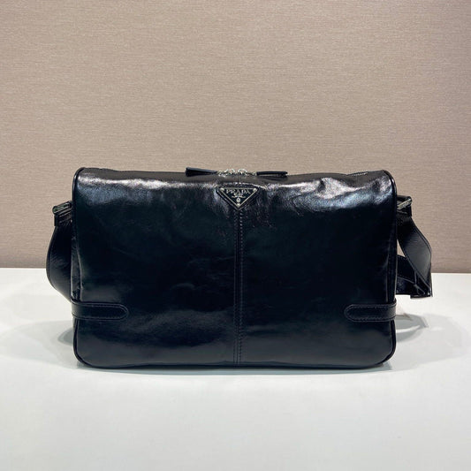 HOBO BAG 35 IN BLACK OIL WAX LAMBSKIN SILVER LOGO