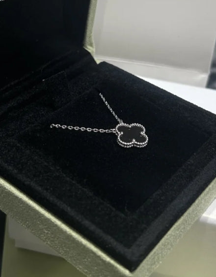 CLOVER 15MM BLACK ONYX SINGLE FLOWER NECKLACE