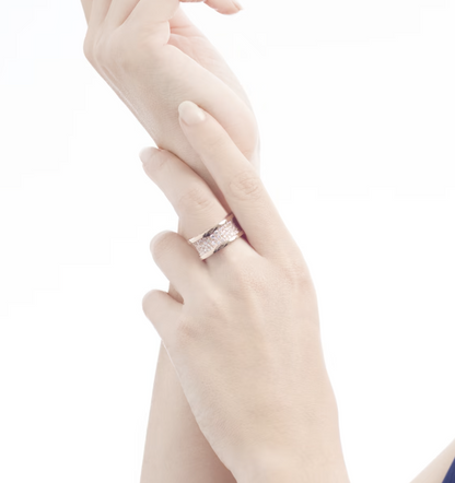 DIANA ZERO 1 WITH PAVED DIAMONDS ON THE SPIRAL RING