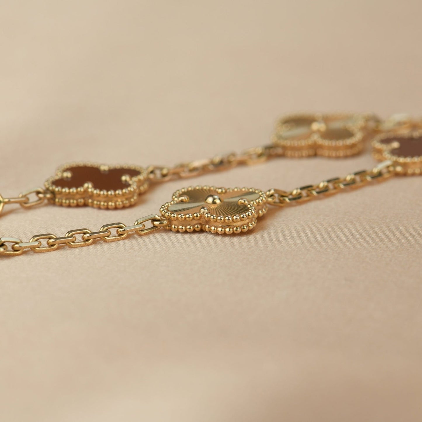 DIANA CLOVER  5 MOTIFS CARNELIAN GOLD BRACELET