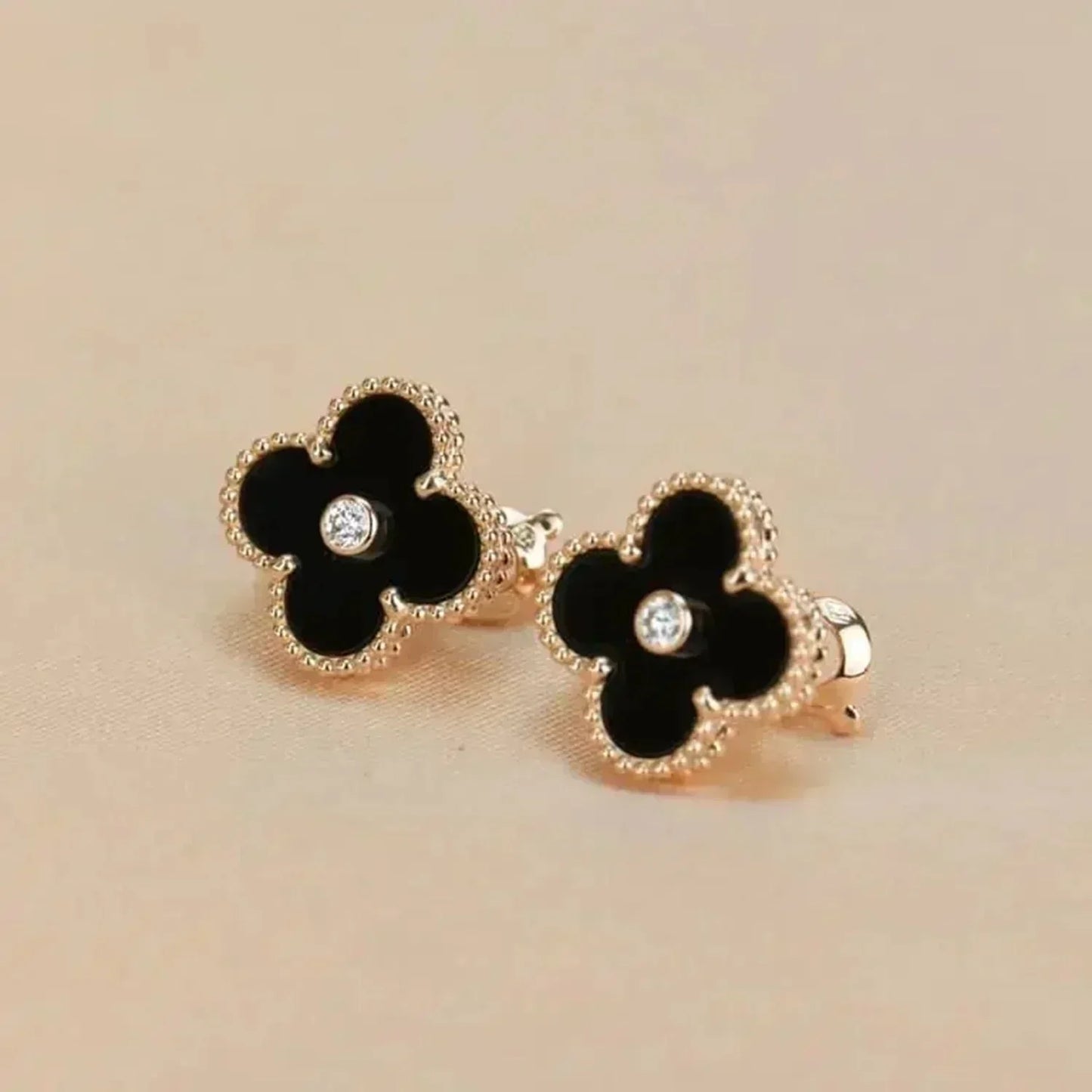 DIANA CLOVER MEDIUM 1 MOTIFS ONYX DIAMOND EARRINGS