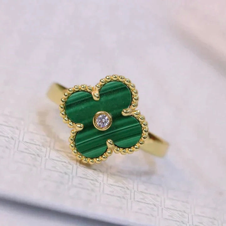 DIANA CLOVER MALACHITE RING GOLD DIAMOND