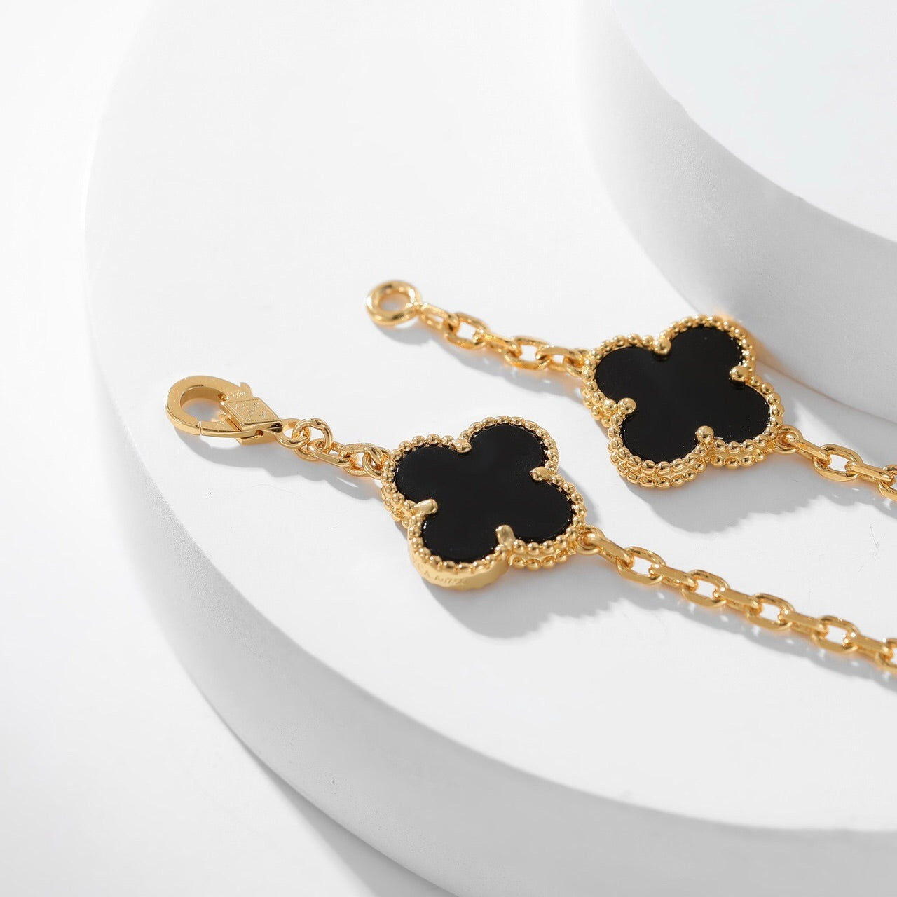 DIANA CLOVER 10 MOTIFS ONYX NECKLACE