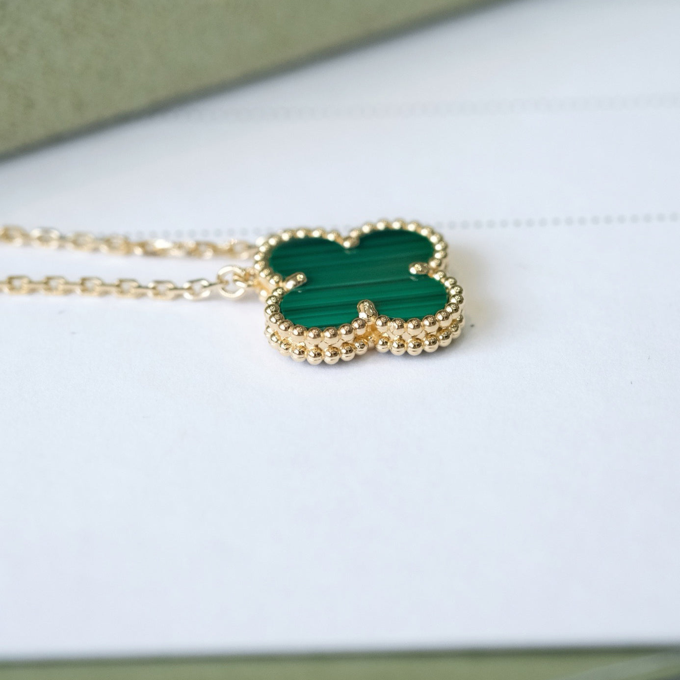 DIANA CLOVER 15MM MALACHITE SINGLE FLOWER  NECKLACE